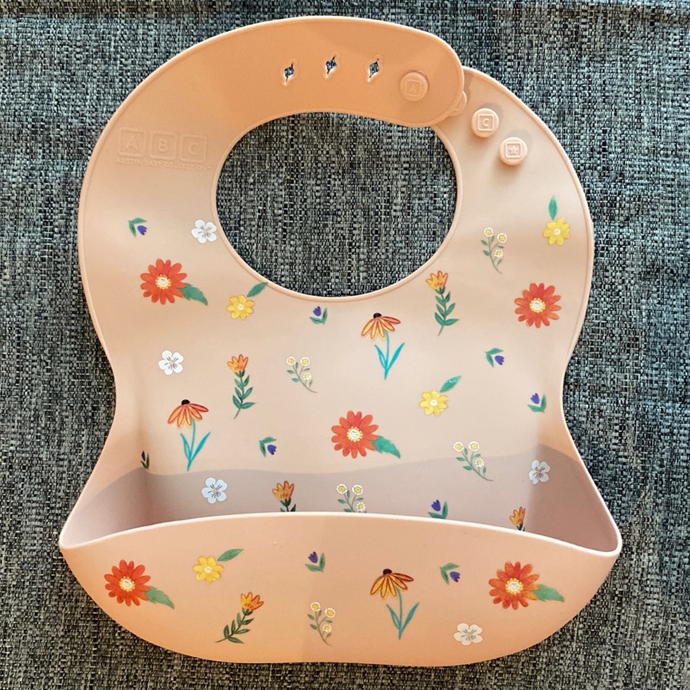 Austin Baby Collection Silicone Bib - Camper Wildflower Ripe Peach